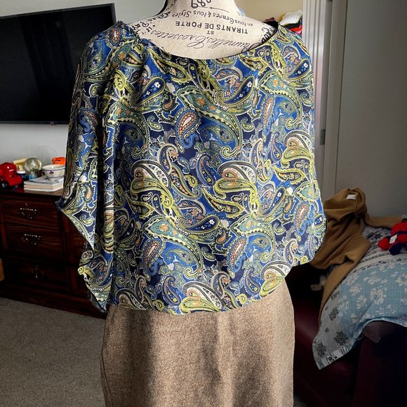 F&M Collection Green Batik patterned blouse Size Small. - Picture 4 of 8